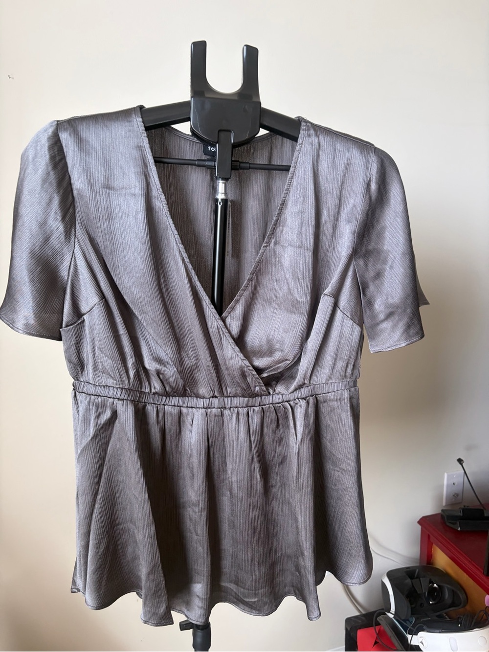 NWT Torrid Grey Shiny Crinkle Surplice Peplum Top Size 00